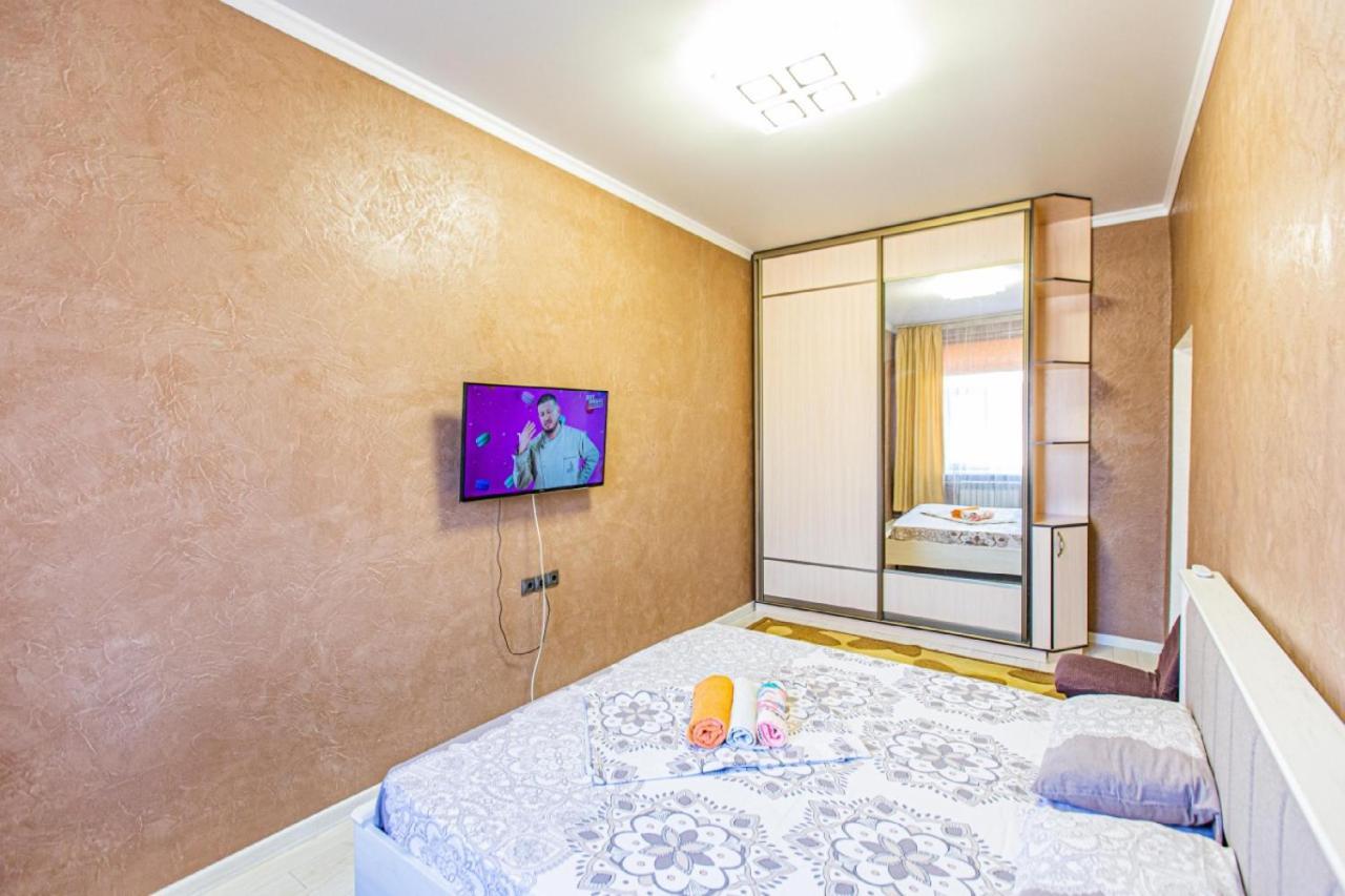 Apartment двухкомнатная евро двушка в самом центре алматы, 10 минут ходьбы до арбата #23 Almaty